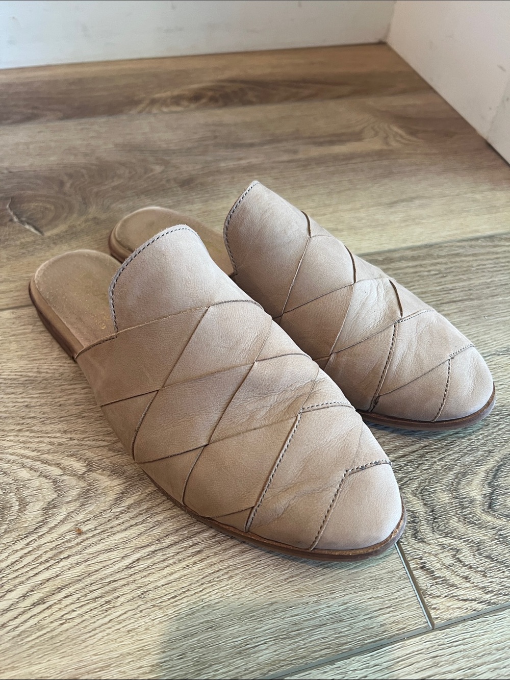 Seychelles Women’s Slide Mules in Neutral Tan